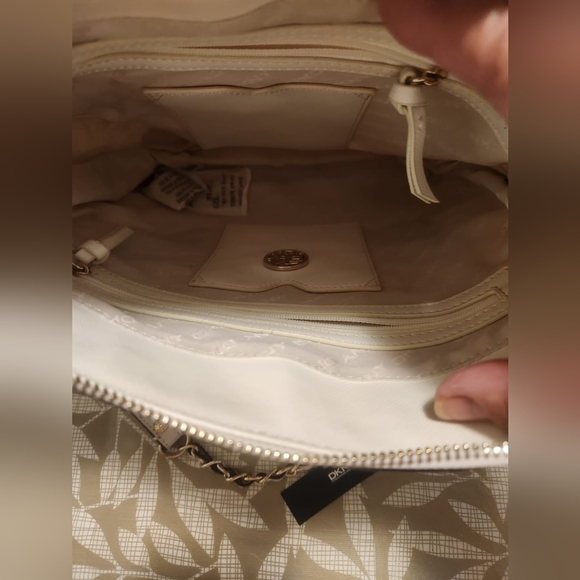 DKNY new handbag - Picture 3 of 3